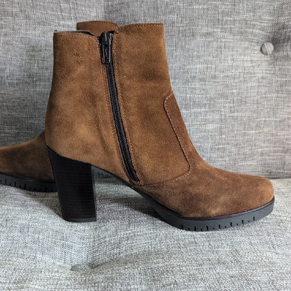 Brown Suede Ankle Boots Italian made Brand New Size 39 Or 8.5-9 US - Picture 2 of 6